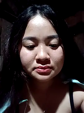 Snapshot of Bee-bgolden chatting on 11/07/25, 04:07 Bee-bgolden online show from 11/07/25, 04:07