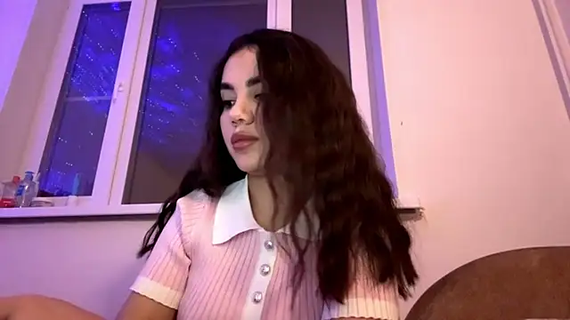 Snapshot of Priscillla_Cute chatting on 11/19/25, 04:07 Priscillla Cute online show from 11/19/25, 04:07