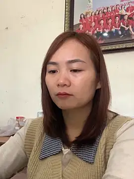 Snapshot of Bana-gibee chatting on 12/16/25, 03:11 Bana-gibee online show from 12/16/25, 03:11