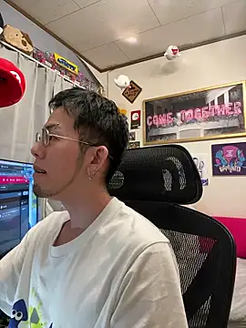 Snapshot of ippei0001 chatting on 03/04/26, 04:24 ippei0001 online show from 03/04/26, 04:24