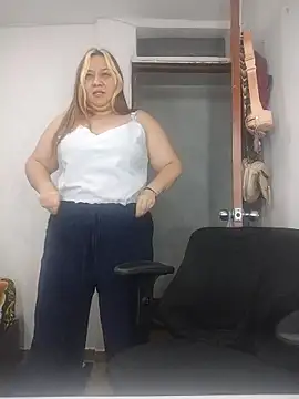 Snapshot of sharon-D chatting on 11/18/25, 09:14 sharon-D online show from 11/18/25, 09:14