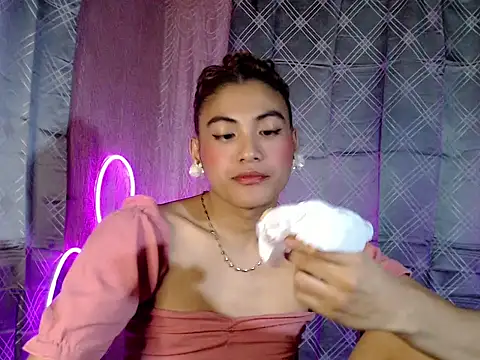 Snapshot of ursexykittykat_xx chatting on 04/21/26, 03:07 ursexykittykat xx online show from 04/21/26, 03:07