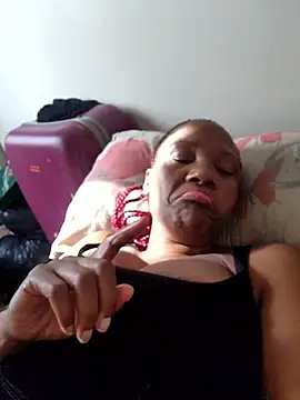 Snapshot of Mommy_Sienna chatting on 01/10/26, 02:08 Mommy Sienna online show from 01/10/26, 02:08