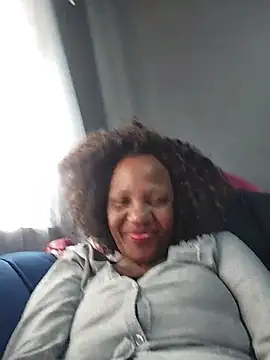 Snapshot of Mommy_Sienna chatting on 05/25/26, 09:15 Mommy Sienna online show from 05/25/26, 09:15