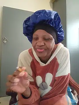 Snapshot of Mommy_Sienna chatting on 06/01/26, 06:15 Mommy Sienna online show from 06/01/26, 06:15
