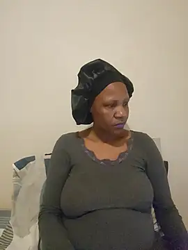 Snapshot of Mommy_Sienna chatting on 06/13/26, 08:40 Mommy Sienna online show from 06/13/26, 08:40