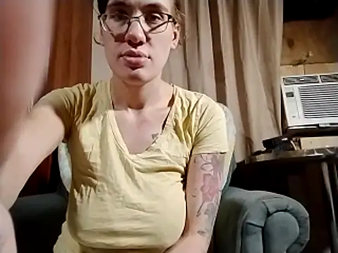 Snapshot of Harley_and_The_Joker chatting on 11/26/25, 01:50 Harley and The Joker online show from 11/26/25, 01:50