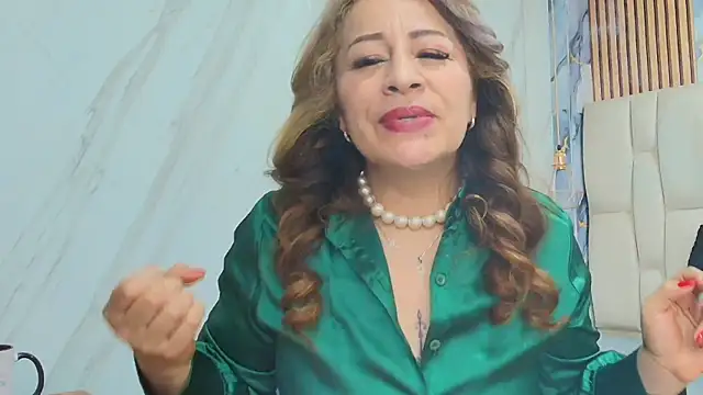 Snapshot of BeatrizSchmidt chatting on 11/11/25, 11:32 BeatrizSchmidt online show from 11/11/25, 11:32