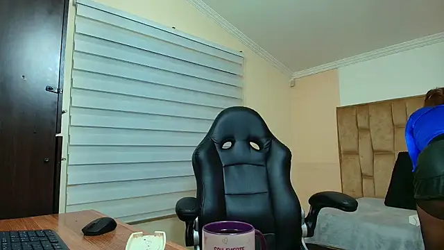 Snapshot of BeatrizSchmidt chatting on 11/16/25, 10:43 BeatrizSchmidt online show from 11/16/25, 10:43