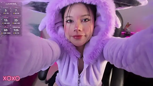 Snapshot of violettabond chatting on 11/08/25, 12:49 violettabond online show from 11/08/25, 12:49