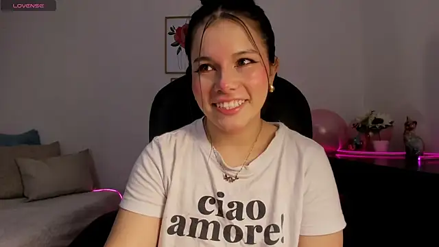 Snapshot of violettabond chatting on 11/12/25, 01:00 violettabond online show from 11/12/25, 01:00