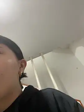 Snapshot of violettabond chatting on 12/16/25, 10:09 violettabond online show from 12/16/25, 10:09