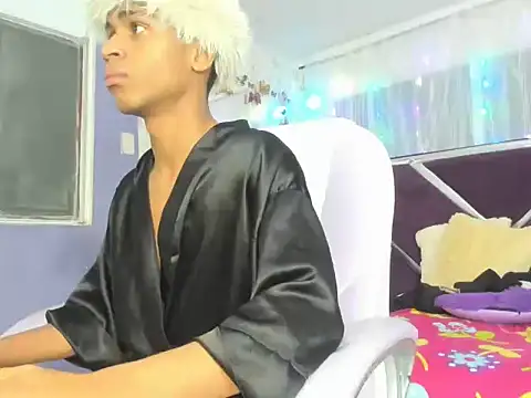 Snapshot of Santy_bigcock_01 chatting on 11/09/25, 02:10 Santy bigcock 01 online show from 11/09/25, 02:10