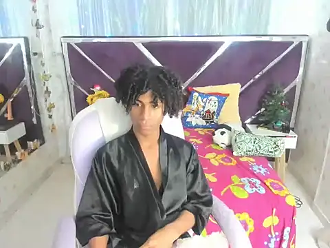 Snapshot of Santy_bigcock_01 chatting on 11/14/25, 11:42 Santy bigcock 01 online show from 11/14/25, 11:42