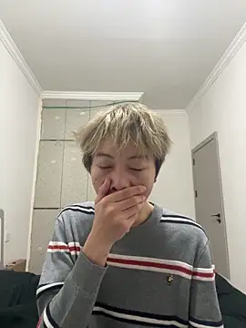 Snapshot of Beautifulboys-999 chatting on 12/14/25, 12:32 Beautifulboys-999 online show from 12/14/25, 12:32