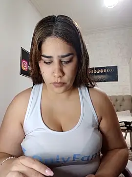 nahiarabiel33 online show from 05/19/26, 07:53