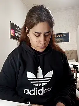 nahiarabiel33 online show from 06/26/26, 07:29
