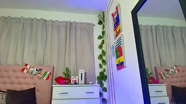 Snapshot of Lulu_swarts chatting on 07/19/26, 01:42 Lulu swarts online show from 07/19/26, 01:42