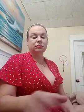 Snapshot of LisaMillerx chatting on 11/16/25, 04:01 LisaMillerx online show from 11/16/25, 04:01