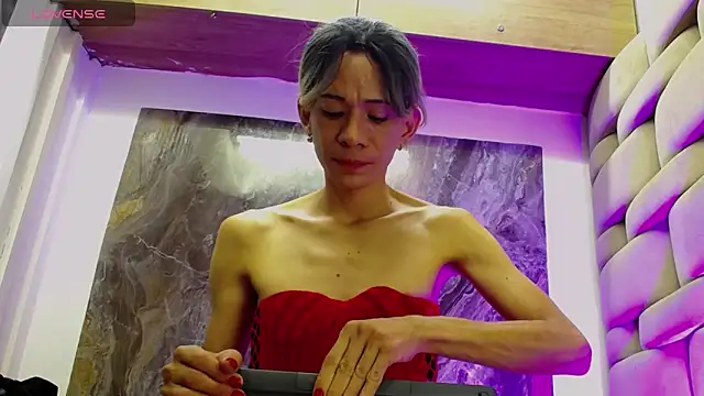 Caitlyn-Joness  online show from 11/19/25, 12:05