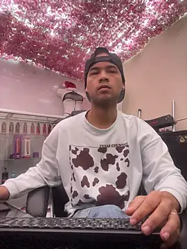 Snapshot of Eithan_Walt chatting on 11/09/25, 12:25 Eithan Walt online show from 11/09/25, 12:25