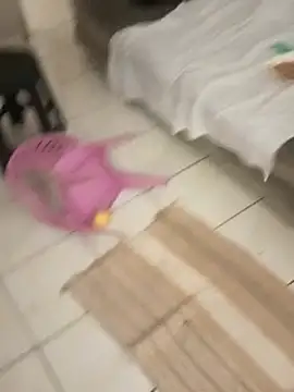 Snapshot of _-_-_putinha chatting on 11/05/25, 11:10 - - putinha online show from 11/05/25, 11:10