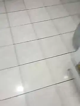 Snapshot of _-_-_putinha chatting on 11/12/25, 11:43 - - putinha online show from 11/12/25, 11:43