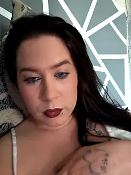 Snapshot of zara_night01 chatting on 11/05/25, 10:04 zara night01 online show from 11/05/25, 10:04