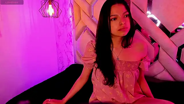 Snapshot of Yanna_pink chatting on 11/07/25, 08:31 Yanna pink online show from 11/07/25, 08:31