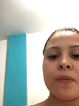 Snapshot of emily_blaker chatting on 11/08/25, 02:01 emily blaker online show from 11/08/25, 02:01