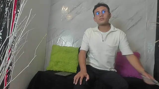 Snapshot of boy_castel_coral chatting on 11/07/25, 07:58 boy castel coral online show from 11/07/25, 07:58