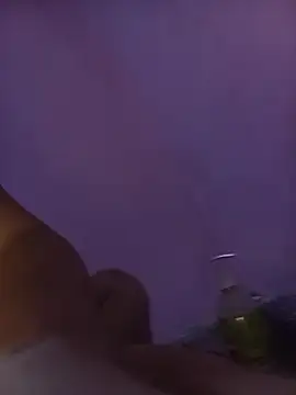 Snapshot of Leona-Pig chatting on 12/16/25, 10:48 Leona-Pig online show from 12/16/25, 10:48