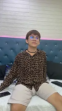 Snapshot of benjiDom chatting on 11/06/25, 07:26 benjiDom online show from 11/06/25, 07:26