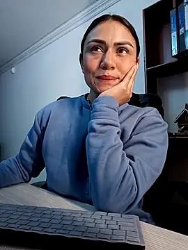 Snapshot of Amara_Nour chatting on 11/17/25, 02:06 Amara Nour online show from 11/17/25, 02:06