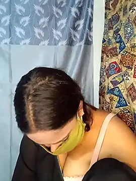 V HOT CUTE online show from 11/10/25, 10:14