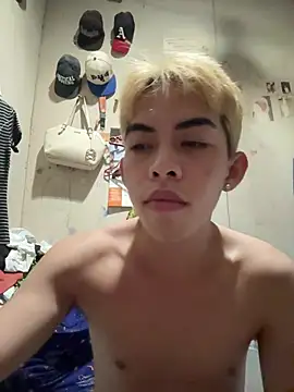 Urhotsilverboy online show from 06/05/26, 08:25