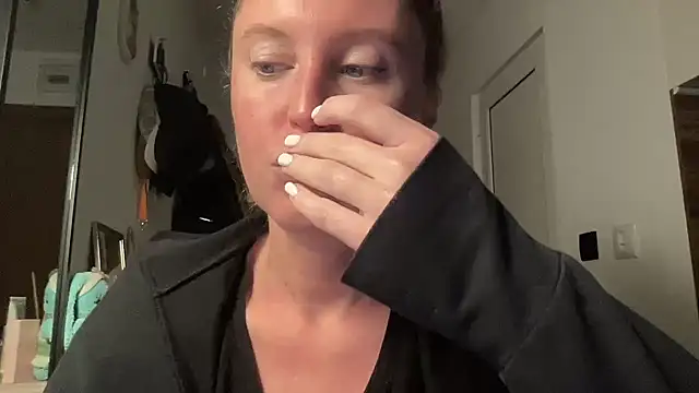 Snapshot of Ameli8 chatting on 11/20/25, 05:01 Ameli8 online show from 11/20/25, 05:01