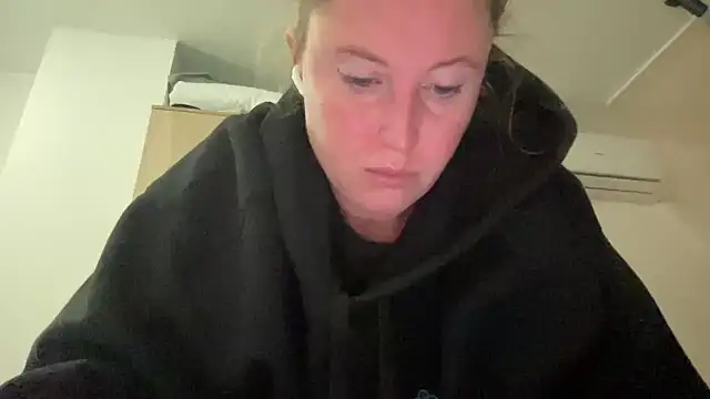 Snapshot of Ameli8 chatting on 11/21/25, 06:39 Ameli8 online show from 11/21/25, 06:39