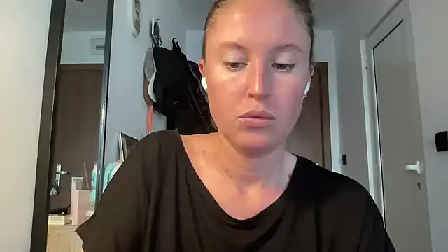 Snapshot of Ameli8 chatting on 11/22/25, 02:05 Ameli8 online show from 11/22/25, 02:05