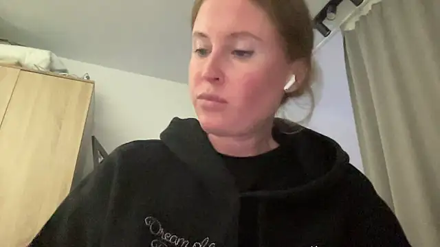 Snapshot of Ameli8 chatting on 11/28/25, 06:10 Ameli8 online show from 11/28/25, 06:10