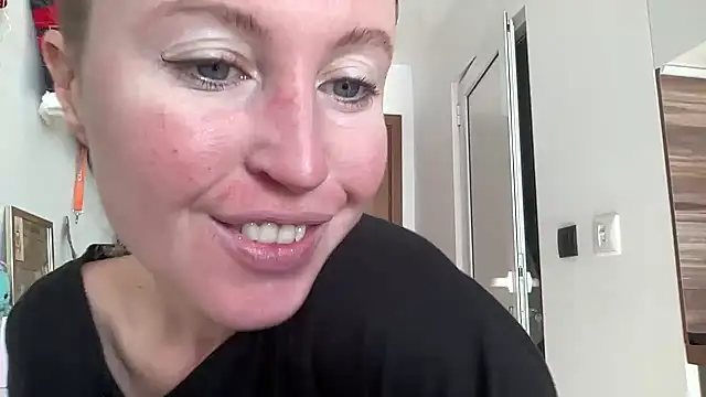 Snapshot of Ameli8 chatting on 12/16/25, 09:47 Ameli8 online show from 12/16/25, 09:47