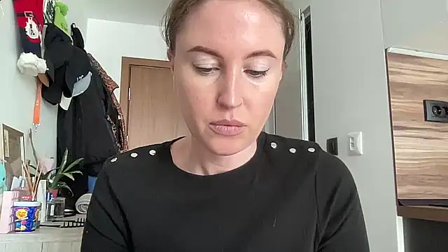 Snapshot of Ameli8 chatting on 12/18/25, 10:54 Ameli8 online show from 12/18/25, 10:54