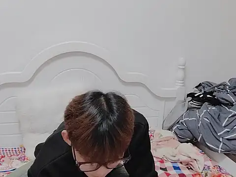 Snapshot of xiaomeng2563 chatting on 11/06/25, 11:00 xiaomeng2563 online show from 11/06/25, 11:00