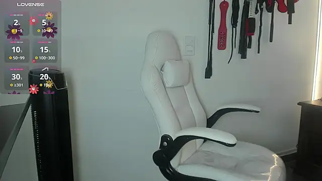 Snapshot of _brianna11 chatting on 11/06/25, 01:01 brianna11 online show from 11/06/25, 01:01