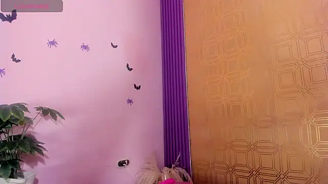 Snapshot of valen_gill chatting on 11/06/25, 01:12 valen gill online show from 11/06/25, 01:12