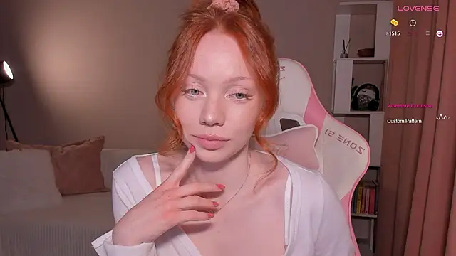 Snapshot of Elisahsthetics chatting on 03/14/26, 12:39 Elisahsthetics online show from 03/14/26, 12:39