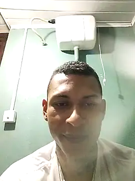 Snapshot of oPretin013 chatting on 11/07/25, 04:01 oPretin013 online show from 11/07/25, 04:01