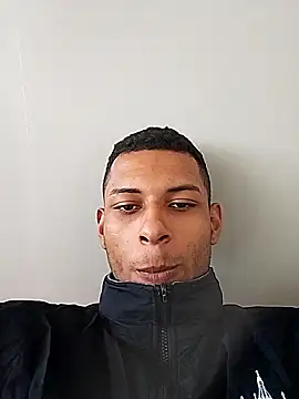 Snapshot of oPretin013 chatting on 11/09/25, 04:16 oPretin013 online show from 11/09/25, 04:16