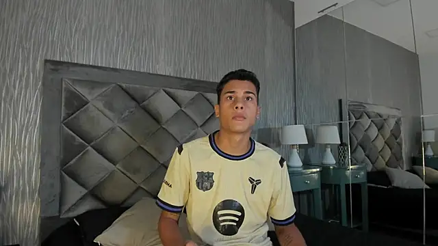 Snapshot of Dominic_Burk chatting on 11/06/25, 07:15 Dominic Burk online show from 11/06/25, 07:15