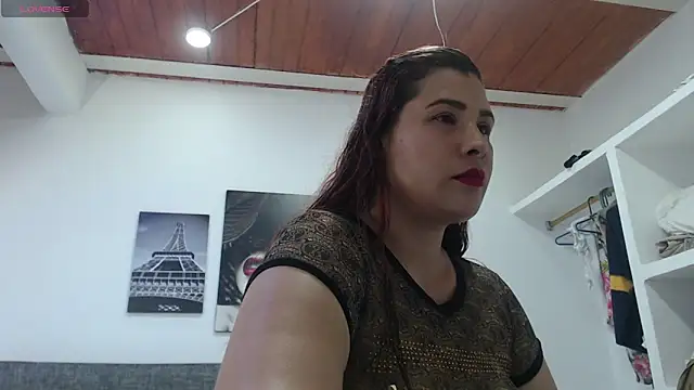 Snapshot of SweetSurrender69 chatting on 11/08/25, 03:29 SweetSurrender69 online show from 11/08/25, 03:29